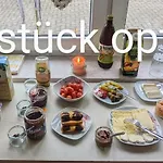 Mit Teekueche Und Bad Einzelzimmer Kuehler Morgen